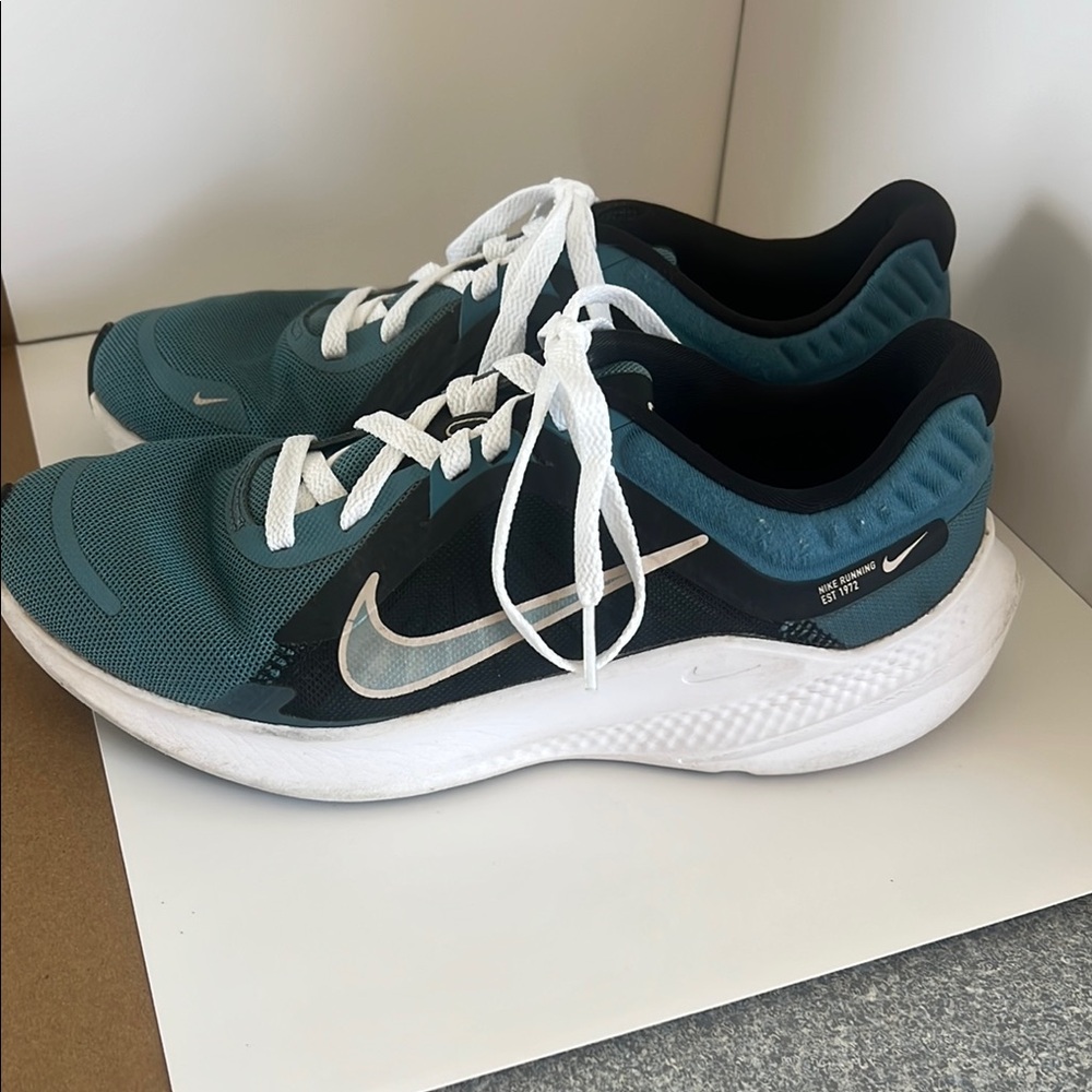 Nike Teal and Black Running Shoes